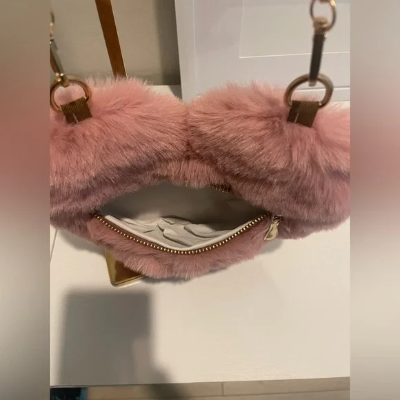 - BNIP Furry heart purse - Picture 4 of 8